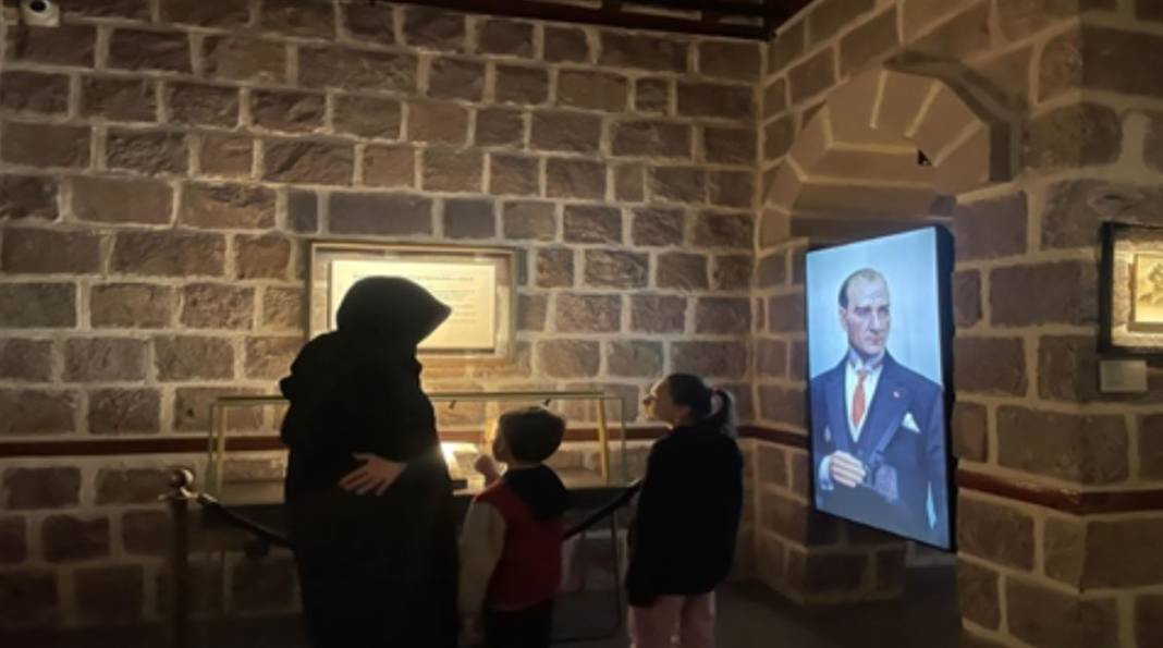 Zübeyde Hanım’ın renkli gözleri Anne Müzesi’nde - Resim: 12